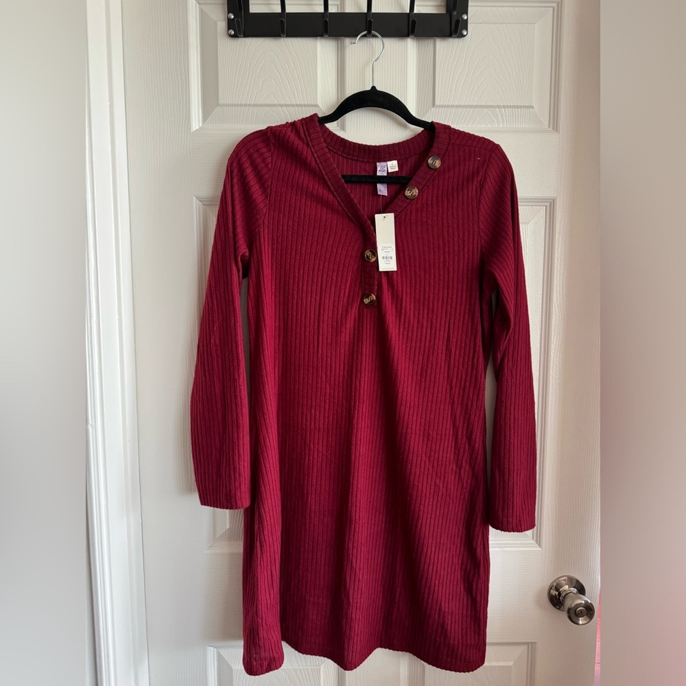 Francesca’s dark red dress